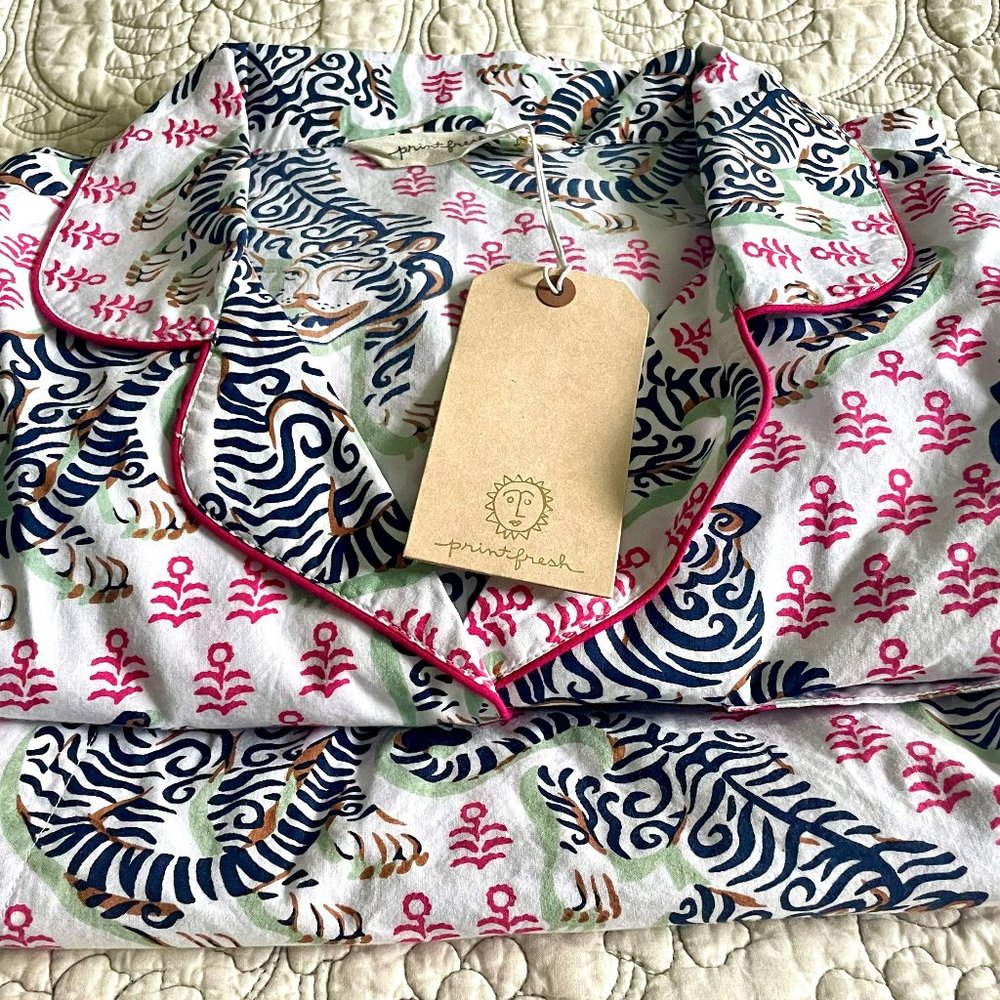 PrintFresh Bagheera pajama short set, size M, NWT.